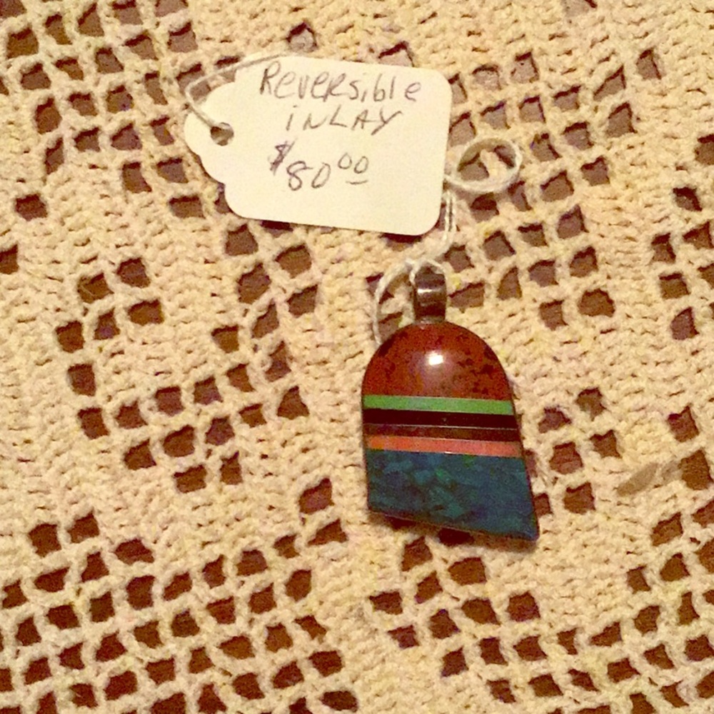 Reversible pendant
